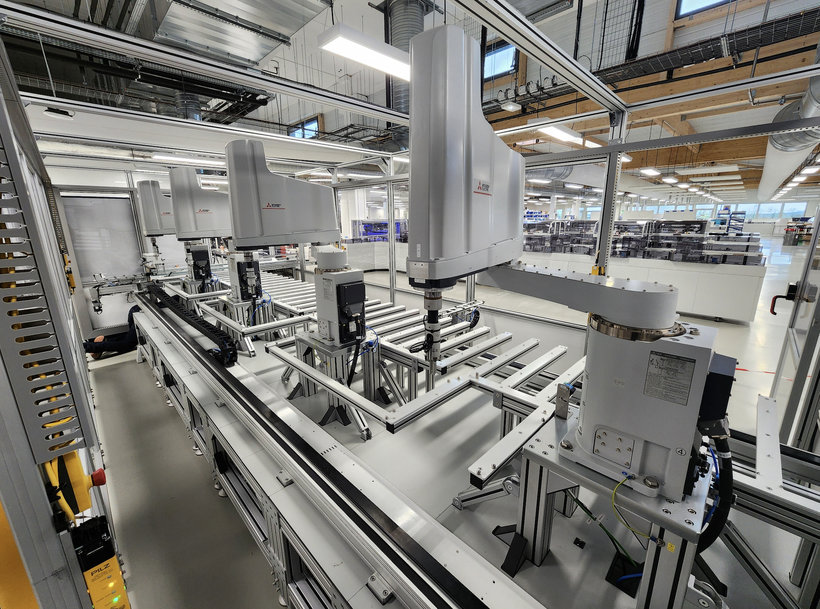 Mitsubishi Electric: Lab Cerba automates cold storage blood testing with new robotic workcell
